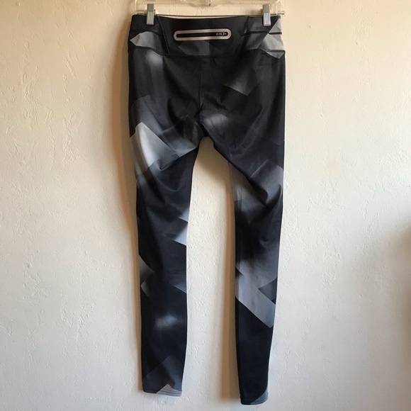 Athleta sonar tight leggings. Magnetic. - Picture 4 of 5